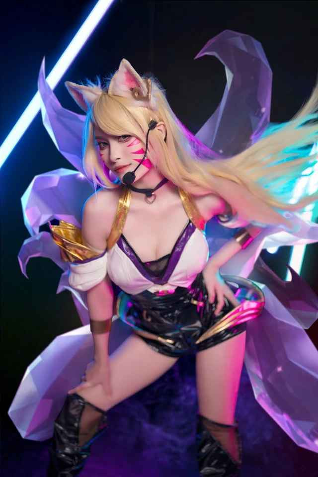 Theo nhiều người, Tạ Vy sẽ đem đến bất ngờ cho khán giả bằng cách cosplay thành một vị tướng nào đó trên sóng VCS trong thời gian sắp tới.