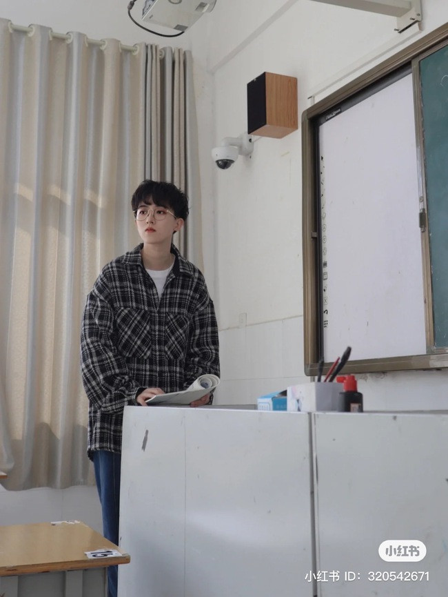 Tuy nhiên, nữ giảng viên cũng thoải mái, sẵn sàng chia sẻ bản thân lựa chọn phong cách như vậy chỉ đơn giản là sở thích cá nhân.