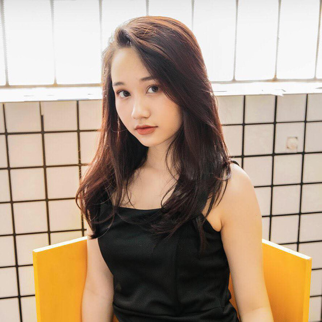 Để được Victor Vũ chọn, có thể thấy nhan sắc của Trúc Anh “không phải dạng vừa đâu”. Đặc biệt, đôi mắt long lanh do cận 7 độ khiến cô nàng vào vai nàng thơ mắt biếc cực ngọt ngào.