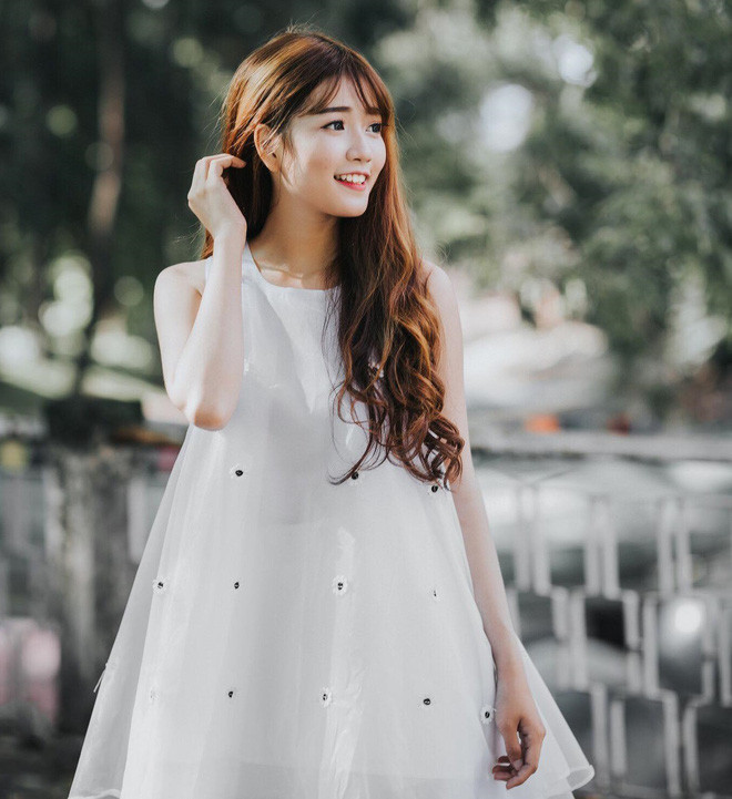 Nguyễn An Vy (sinh năm 1998) xuất thân là một cô mẫu teen. Hot girl FAP TV này sở hữu gương mặt xinh xắn, đáng yêu cùng phong cách ngọt ngào.