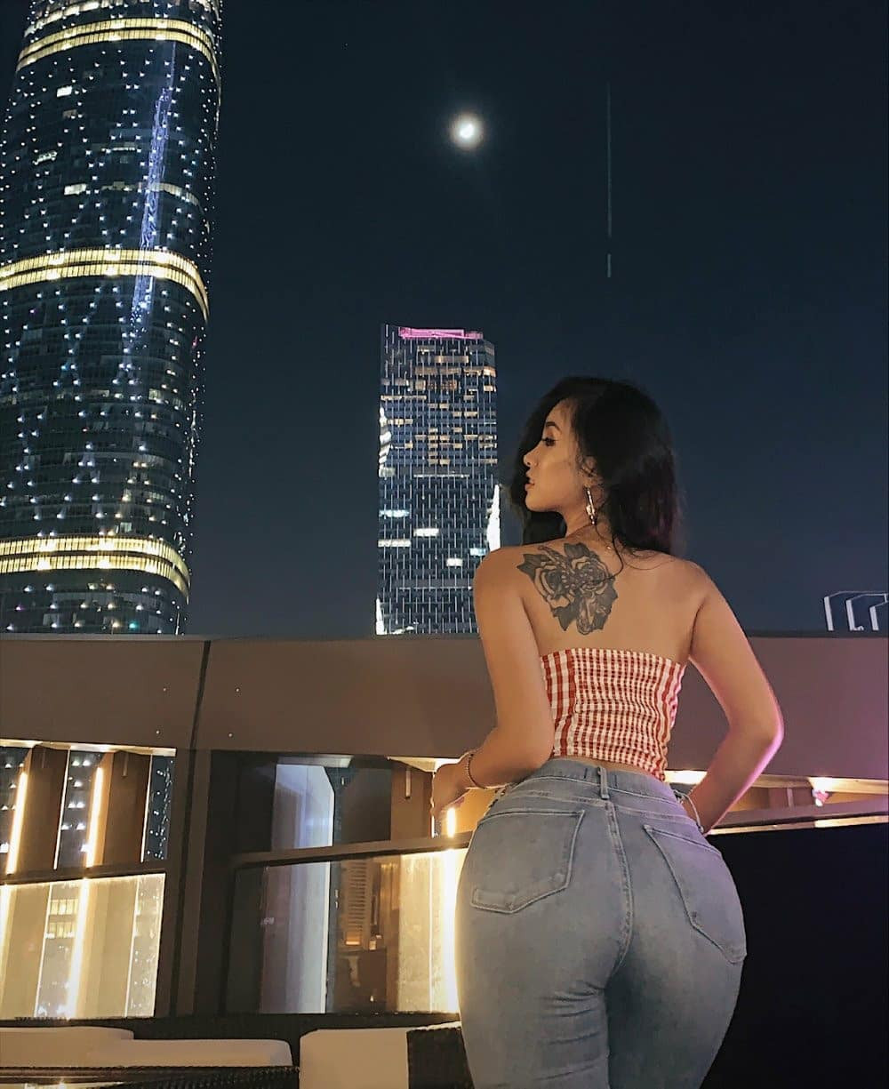 Carina Sitong nhấn mạnh, việc tập squat sai kỹ thuật sẽ không giúp cải thiện kích cỡ vòng 3 mà còn làm chân to hơn.