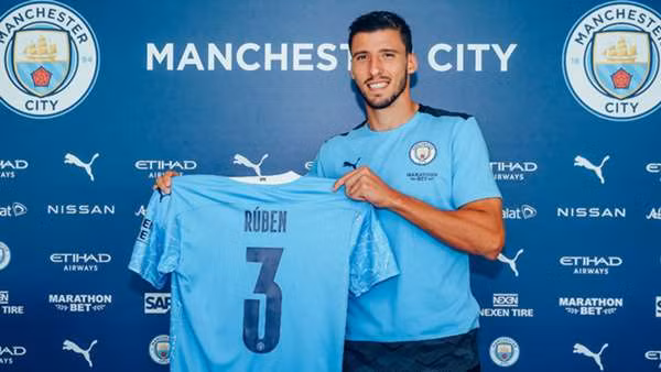 Chuyen nhuong bong da moi nhat: MU 