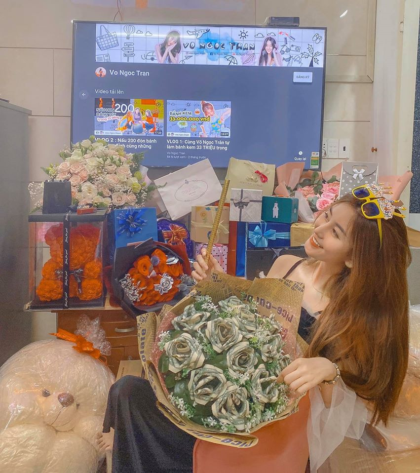 Hiện tại, Ngọc Trân sở hữu đến 3 trang bán hàng online bao gồm các mặt hàng như quần áo, mỹ phẩm.