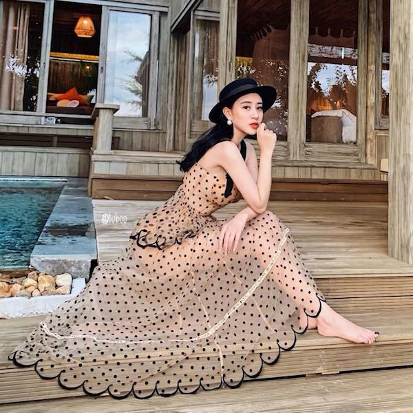 Tú Boo có gia thế bí ẩn nhưng với tài năng của mình cô nàng đang tự điều hành một nhãn hiệu thời trang cho riêng mình.