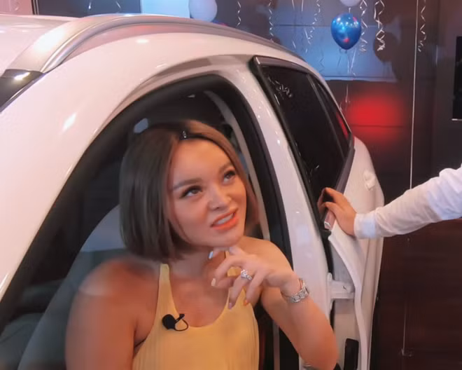 Cũng bởi vậy, từ một cô nàng vô danh với mức thu nhập 2 triệu/tháng, Trang Nemo giờ đây đã xây dựng thương hiệu thời trang, mỹ phẩm cho riêng mình và thu về số tiền "khủng" hàng tháng từ việc bán hàng online.