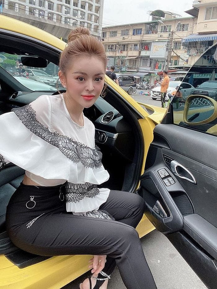 Trang Nemo cũng thoải mái đăng ảnh ngày xưa của mình. So với hiện tại, quả thực nhan sắc của cô chủ shop thị phi có sự khác biệt không hề nhỏ.