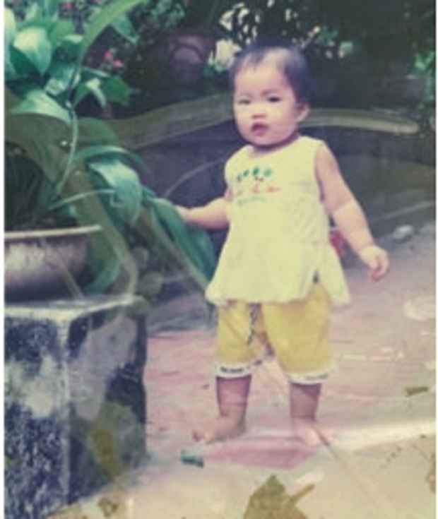 Thanh Nhã sinh năm 2001 trong gia đình có 4 chị em. Bà Chi - mẹ của nữ cầu thủ - chia sẻ rằng thời nhỏ, Thanh Nhã có ngoại hình nhỏ nhắn, không ai nghĩ cô sẽ theo nghiệp thể thao.