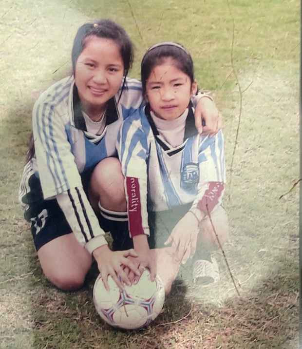 Quả thực, với hình ảnh đáng yêu, ngộ nghĩnh này, thật khó để tưởng tượng Thanh Nhã lớn lên lại trở thành hot girl của đội tuyển bóng đá nữ Việt Nam.