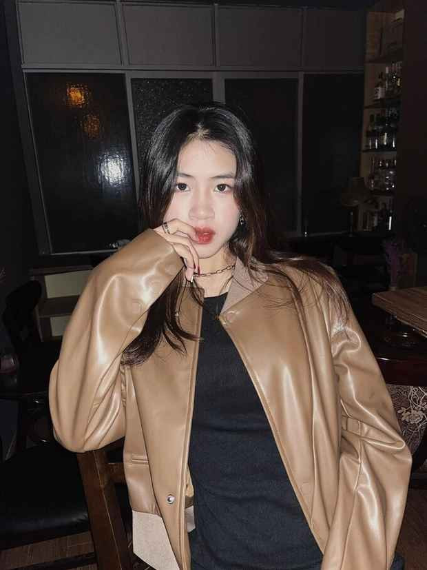 Ông Kim Sáng tâm sự: "Chúng tôi lo vì con mình ít tuổi, hồi đó Nhã còn bé quá, không được cao lớn như bây giờ, lên đó mọi thứ phải tự lập. Ngoài học, khi tập luyện về Nhã còn phải giặt giũ quần áo, chăm sóc bản thân. Thương con nhưng chúng tôi cũng chỉ biết động viên con cố gắng theo đuổi con đường mình đã chọn, bố mẹ luôn ở phía sau ủng hộ”.