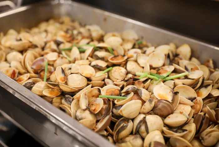 Các món hải sản được chế biến với hương vị khá giống ở Việt Nam.