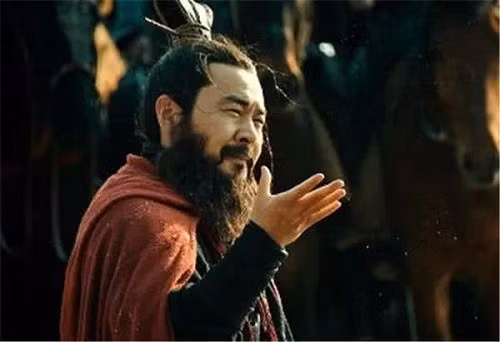 Vi sao Tao Thao chem hon 1 van quan Tu Chau va tan sat hon 10 van nguoi?