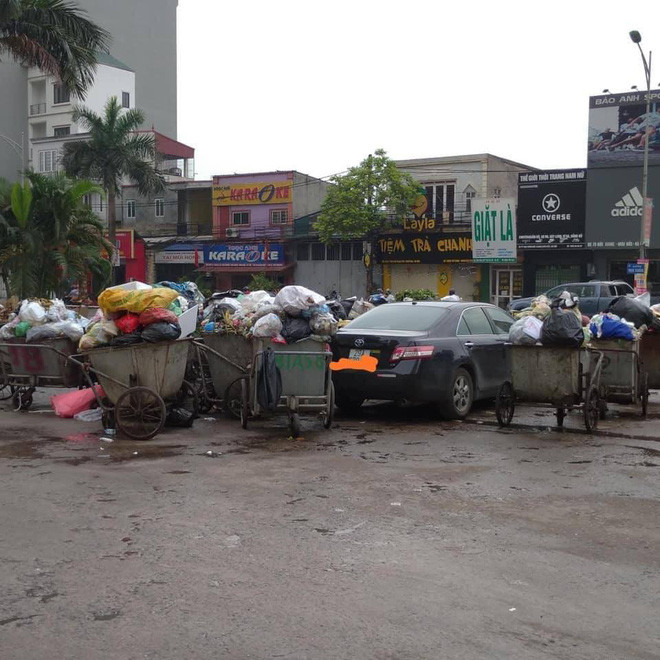 Trước đó đã có không ít trường hợp đỗ xe sai quy định và nhận về cái kết "đắng", đặc biệt là khi đỗ nhầm vào nơi tập kết rác thải.