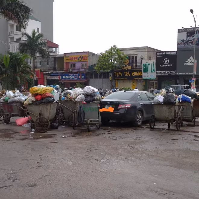 Trước đó đã có không ít trường hợp đỗ xe sai quy định và nhận về cái kết "đắng", đặc biệt là khi đỗ nhầm vào nơi tập kết rác thải.