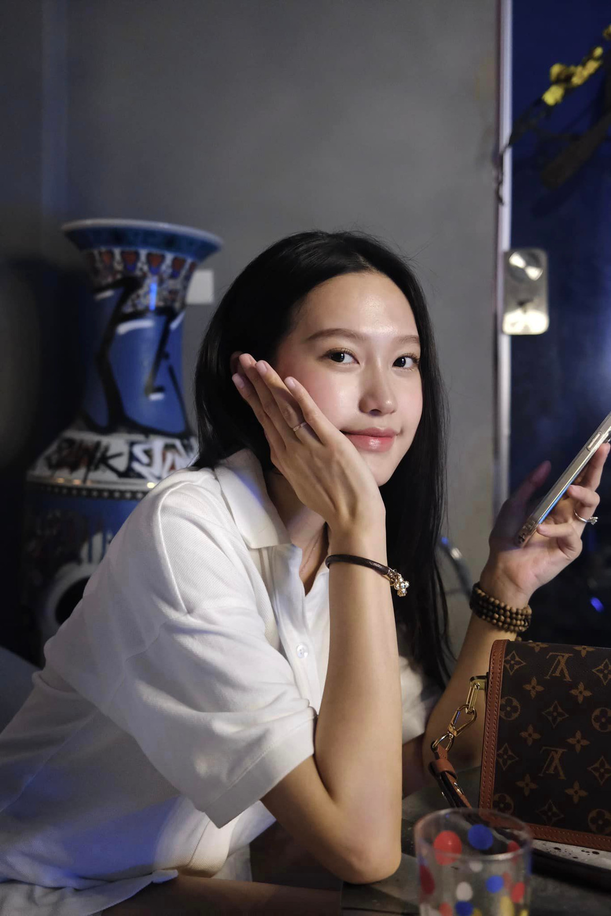 Doãn Hải My không tham gia quá trình giảm cân, siết dáng khắt nghiệt như những người đẹp khác của làng giải trí Việt. Nguyên nhân khiếm vóc dáng vợ Đoàn Văn Hậu vẫn gầy guộc chính là việc cô liên tục phải hút sữa cho con ăn.