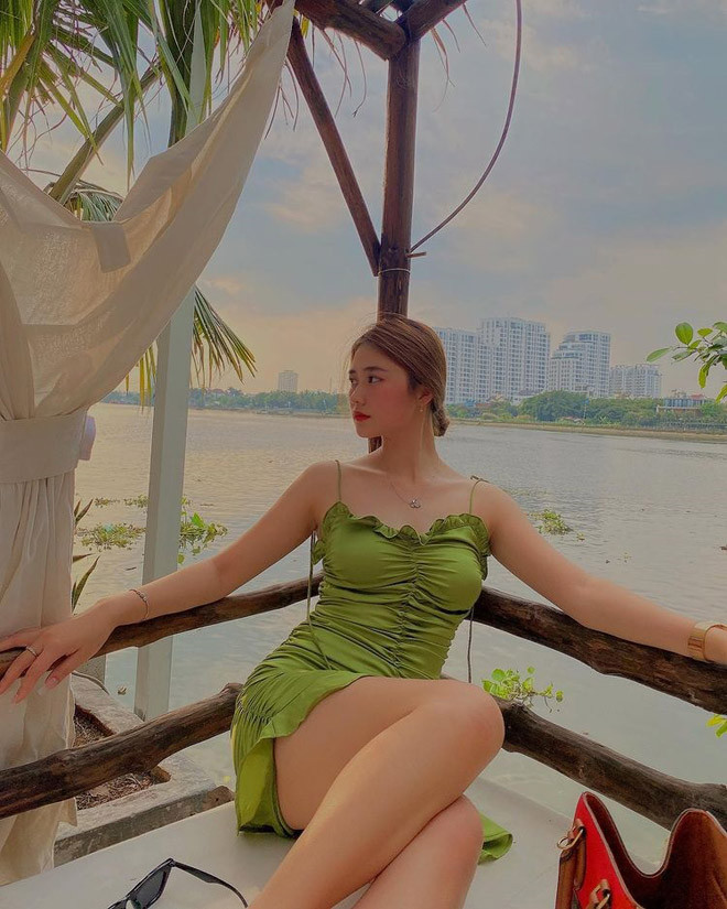 Theo tìm hiểu, chồng Thảo Phạm là một người đàn ông chững chạc hơn cô 7 tuổi. Cả hai quen biết nhau qua Facebook từ năm 2018, Thảo được bạn trai hết mực yêu thương, chiều chuộng.