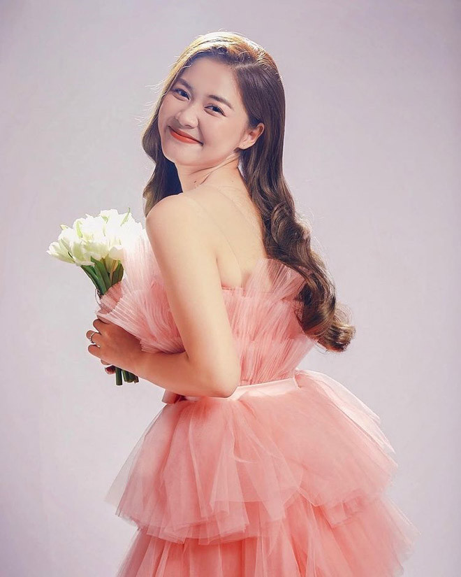 Chia sẻ về sự mãn nguyện của mình trong đoạn clip Tiktok, Thảo Phạm cho biết: "Giống như rơi mất cục kim cương quý giá mà mình yêu thích rồi nhặt lại được vậy". Cô nàng có chuyện tình bất ngờ và đầy thú vị khi cô cưới chính người yêu cũ của mình.