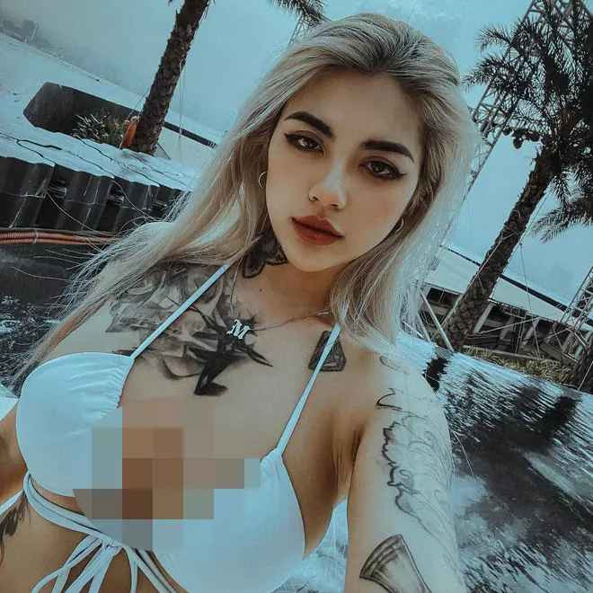 Sau 10 năm, Lee Zin có nhiều thay đổi cả về ngoại hình lẫn cuộc sống. Cô nàng của hiện tại theo đuổi phong cách gợi cảm, quyến rũ. Nhưng vẫn gây ấn tượng với những hình xăm đặc biệt trên cơ thể.