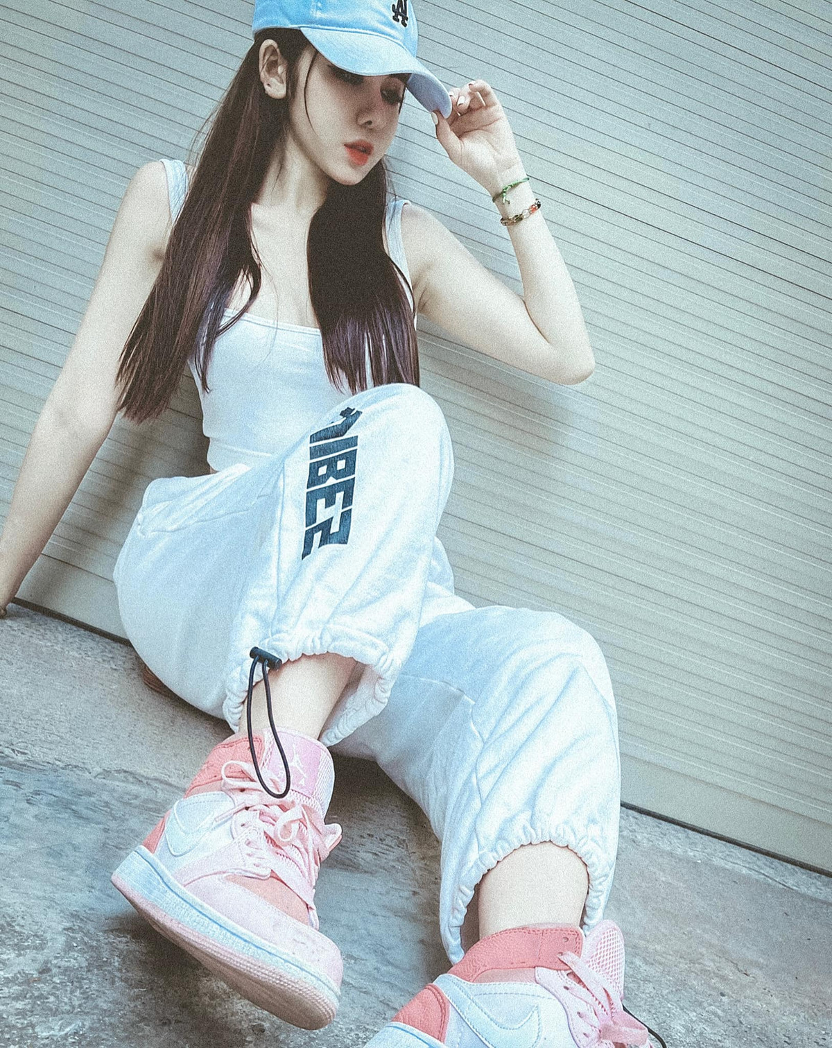 Linh My sở hữu thân hình mảnh mai, vòng nào ra vòng đấy.