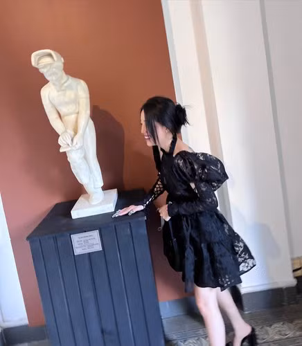 Cũng trong lần hỏi đáp này, Linh Ngọc Đàm giải đáp lý do dạo này ít ra vlog. Nữ streamer sinh năm 1996 cho biết đang tạm thời hoãn các loại contents trên social media vì có vài việc cá nhân trong công việc.