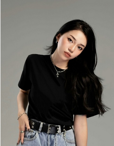 Dưới phần bình luận bài đăng của Linh Ngọc Đàm, nhiều người cũng thấy outlook này của cô vừa cháy lại vừa lạ lẫm nhưng cũng nhiều người dành lời khen cho sự đổi mới hình ảnh này.