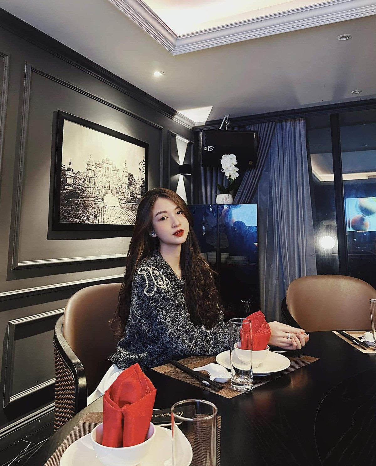 Sau khi trải qua sự cố không mong muốn, hot girl Về nhà đi con thể hiện thái độ sống mạnh mẽ, nhìn về phía trước. Cô viết: “Phiên bản tốt nhất của chính mình/ Chẳng vì ai mà nở rộ, cũng chẳng vì ai mà úa tàn/ Dịu dàng mong manh, nhưng lại ngông cuồng cố chấp/ Là em_chính em ngày hôm nay”.