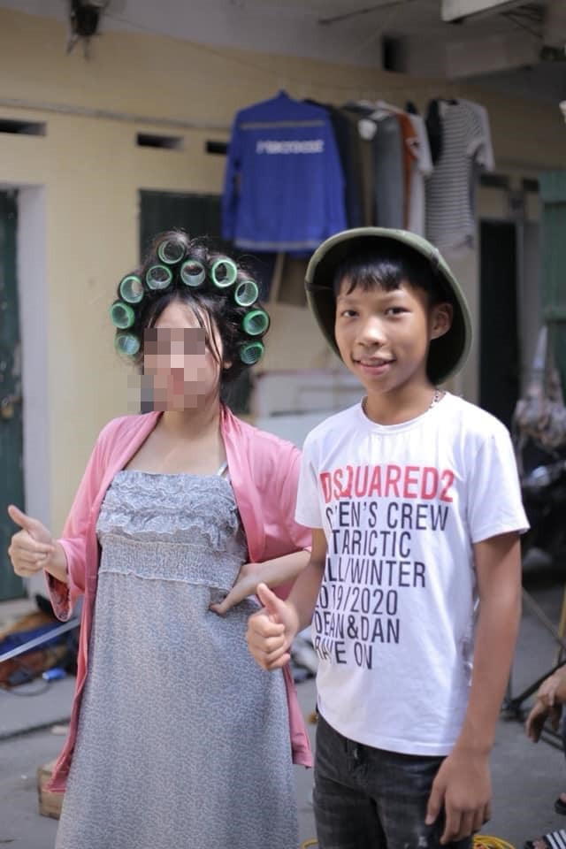 Không chỉ gây ấn tượng qua các clip nhảy theo phong cách đội mũ cối và múa quạt, Dũng Pogba còn vấp phải tranh cãi kịch liệt khi có những phát ngôn phản cảm, xem số điện thoại đoán mệnh trên mạng xã hội.