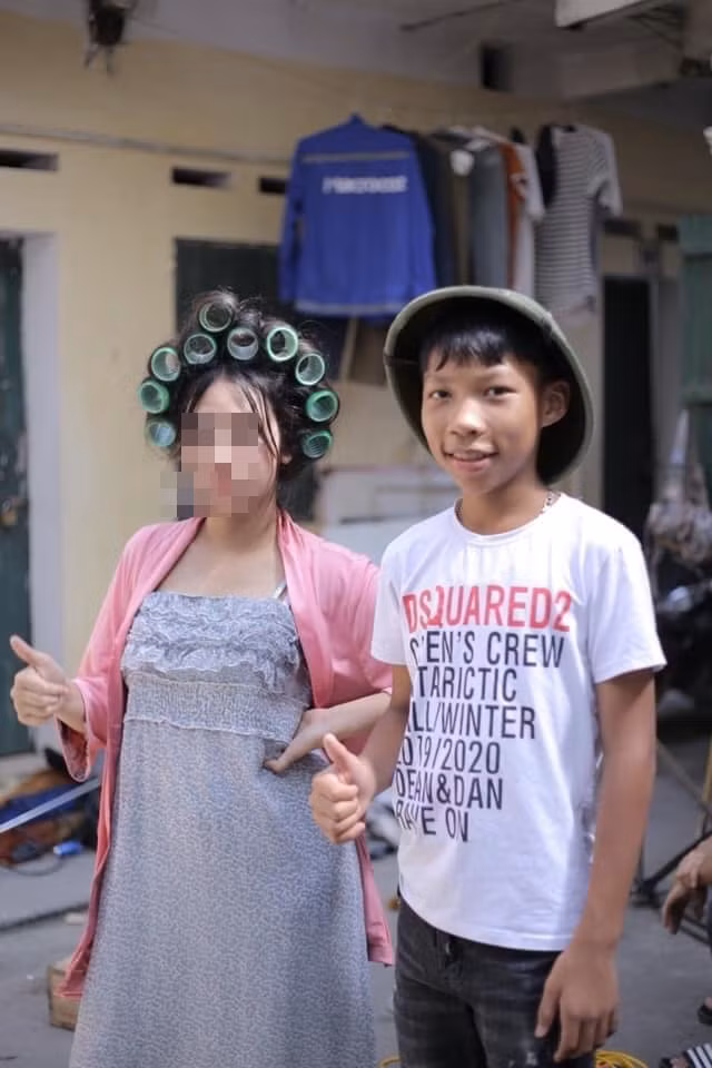 Không chỉ gây ấn tượng qua các clip nhảy theo phong cách đội mũ cối và múa quạt, Dũng Pogba còn vấp phải tranh cãi kịch liệt khi có những phát ngôn phản cảm, xem số điện thoại đoán mệnh trên mạng xã hội.