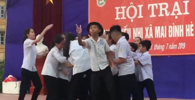 Thời điểm nổi tiếng, Dũng Pogba đang học lớp 8 tại một trường THCS ở huyện Sóc Sơn, Hà Nội.