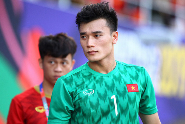 Sau khi từ Thường Châu trở về, Bùi Tiến Dũng như một người hùng thực sự. Anh được săn đón khắp mọi mặt trận, tài khoản MXH có lượt follow cao hàng đầu, thậm chí vượt rất nhiều sao hạng A.