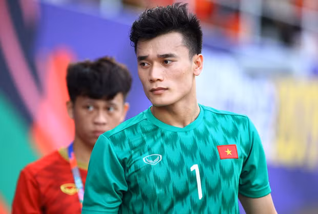 Sau khi từ Thường Châu trở về, Bùi Tiến Dũng như một người hùng thực sự. Anh được săn đón khắp mọi mặt trận, tài khoản MXH có lượt follow cao hàng đầu, thậm chí vượt rất nhiều sao hạng A.