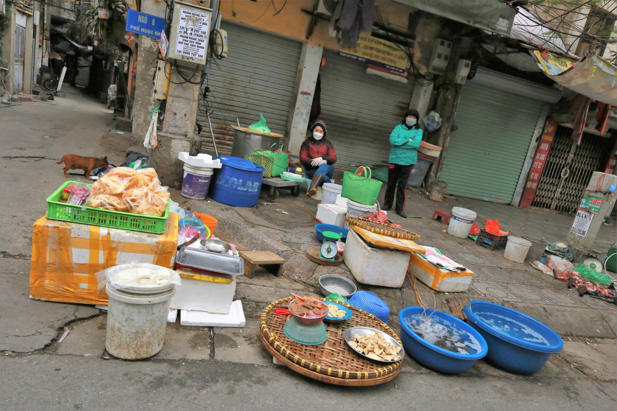 Những mặt hàng hải sản tươi sống tại chợ Ngọc Hà.