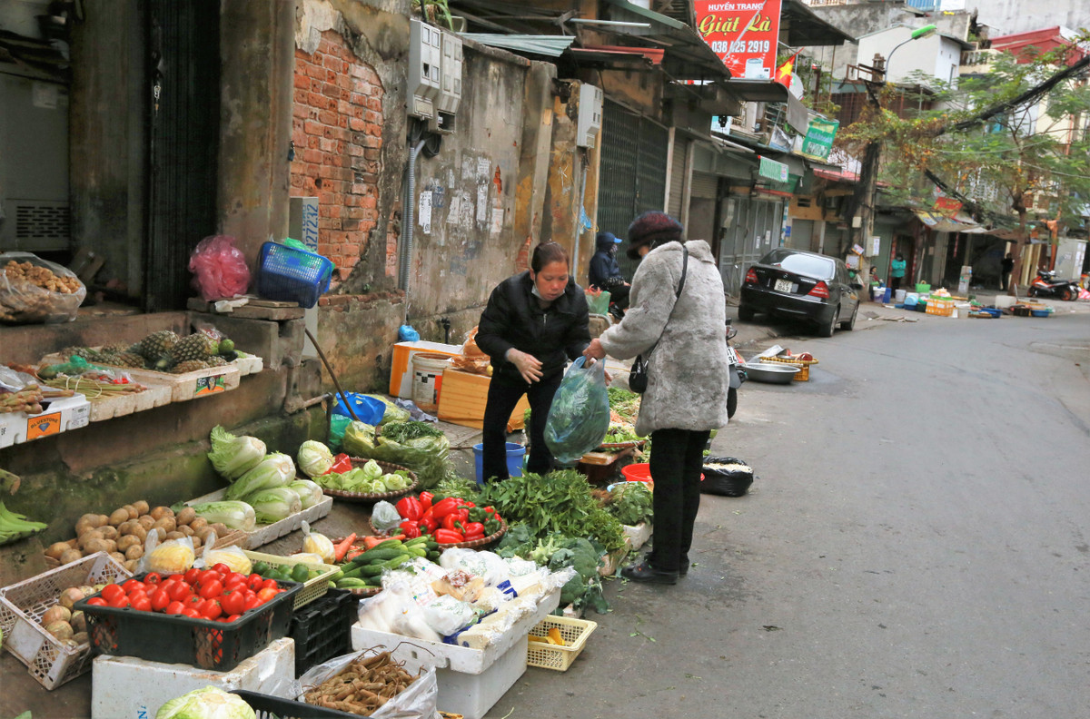 Do giá cả ngày Tết cao nên tôi không dám nhập quá nhiều và cũng chỉ bán chêch đôi chút chứ cũng không dám bán quá cao" - chị Lánh cho biết thêm.