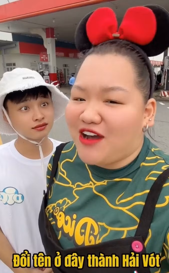 Chỉ một câu nói đó đã khiến cho anh chàng phấn khích ra mặt, không ngừng hô: "Mẹ là tuyệt vời nhất trên đời. Mẹ vợ là nhất. Con yêu mẹ."