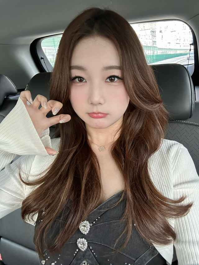 Kitty ghi dấu ấn nhờ chuyên môn cao cùng ngoại hình xinh đẹp. Cô còn là "fan cứng" của Keria và là một cosplayer không chuyên.