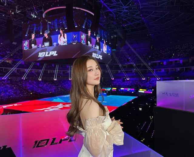 Trong làng Liên Minh Huyền Thoại (LMHT) ở Việt Nam và cả trên thế giới cái tên Kitty của kênh LPL English ghi dấu ấn nhờ chuyên môn và ngoại hình vô cùng sáng.