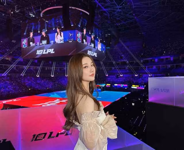 Trong làng Liên Minh Huyền Thoại (LMHT) ở Việt Nam và cả trên thế giới cái tên Kitty của kênh LPL English ghi dấu ấn nhờ chuyên môn và ngoại hình vô cùng sáng.