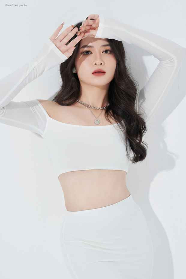 Hồng Anh chia sẻ: “Dù có là đam mê thì mình cũng phải học tập chuyên nghiệp từ những thứ nhỏ nhất. Trong quá trình học tập, mình không ngừng trau dồi kiến thức, cố gắng áp dụng những kiến thức được học để trở nên hoàn hảo hơn”.