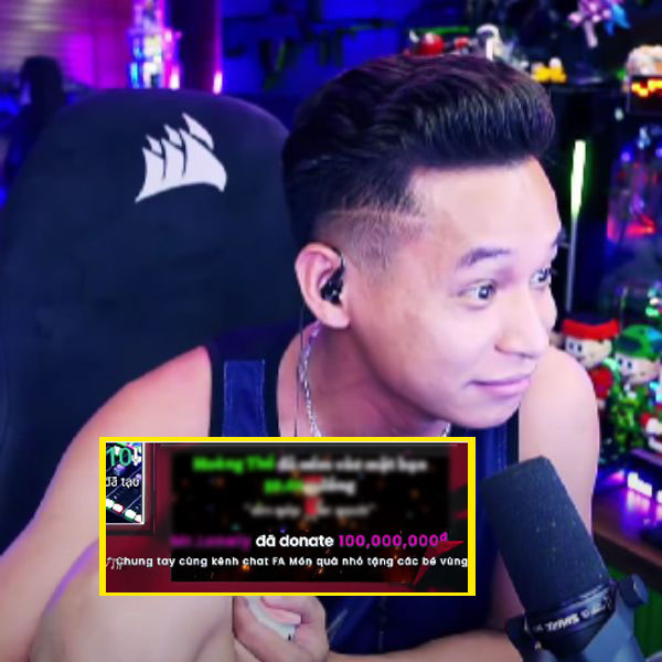 Mới đây nhất, trên sóng livestream tối ngày 28/12, streamer Độ Mixi bất ngờ được một tài khoản tên M.L gửi tặng 100 triệu đồng. Kèm theo đó là một dòng chú thích: "Chung tay cùng kênh chát FA. Món quà nhỏ cho các bé vùng cao".