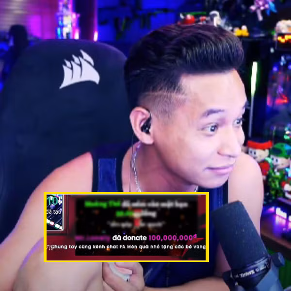 Mới đây nhất, trên sóng livestream tối ngày 28/12, streamer Độ Mixi bất ngờ được một tài khoản tên M.L gửi tặng 100 triệu đồng. Kèm theo đó là một dòng chú thích: "Chung tay cùng kênh chát FA. Món quà nhỏ cho các bé vùng cao".