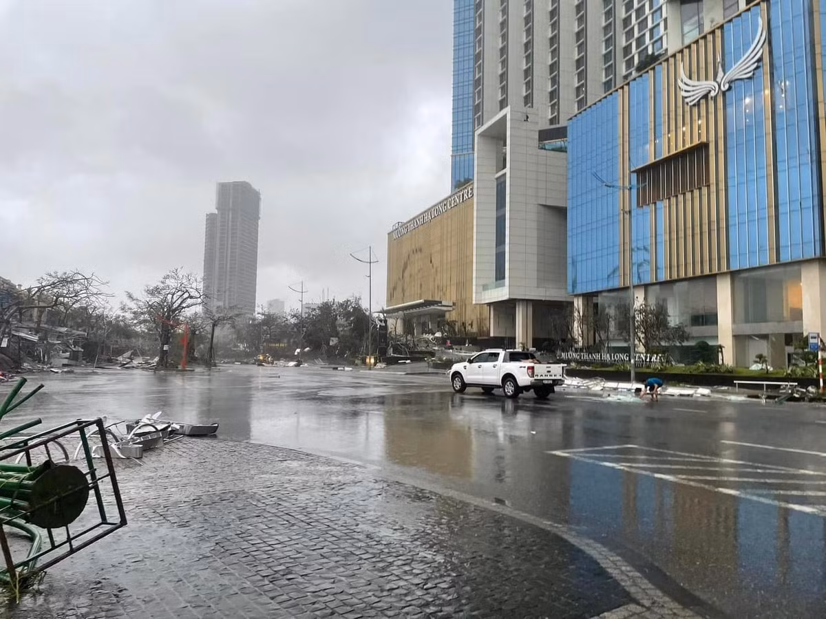 Khung cảnh khi cơn bão Yagi đi vào đất liền khiến nhiều người cảm thấy vô cùng xót xa.