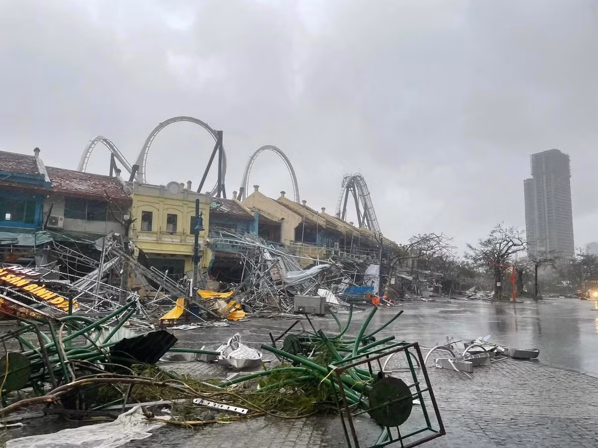 Những công trình vui chơi, giải trí tại Quảng Ninh bị bão Yagi kéo sập.