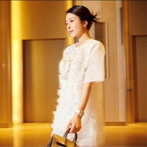 Độ nổi tiếng của Trâm Anh tăng lên khi tham gia vào gameshow hẹn hò cùng Pew Pew. Cũng vì thế, cô trở thành hot girl đắt show chụp hình, quảng cáo.