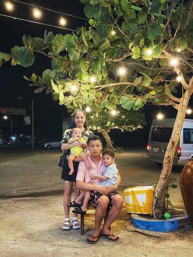 Ngoài "cơ ngơi" là đội ngũ fan nhiệt thành, Độ Mixi còn sở hữu cả một cơ ngơi "khủng" khác chính là căn biệt thự 7 tầng nằm ngay giữa lòng Hà Nội, có thang máy lại còn cả xế hộp xịn sò.