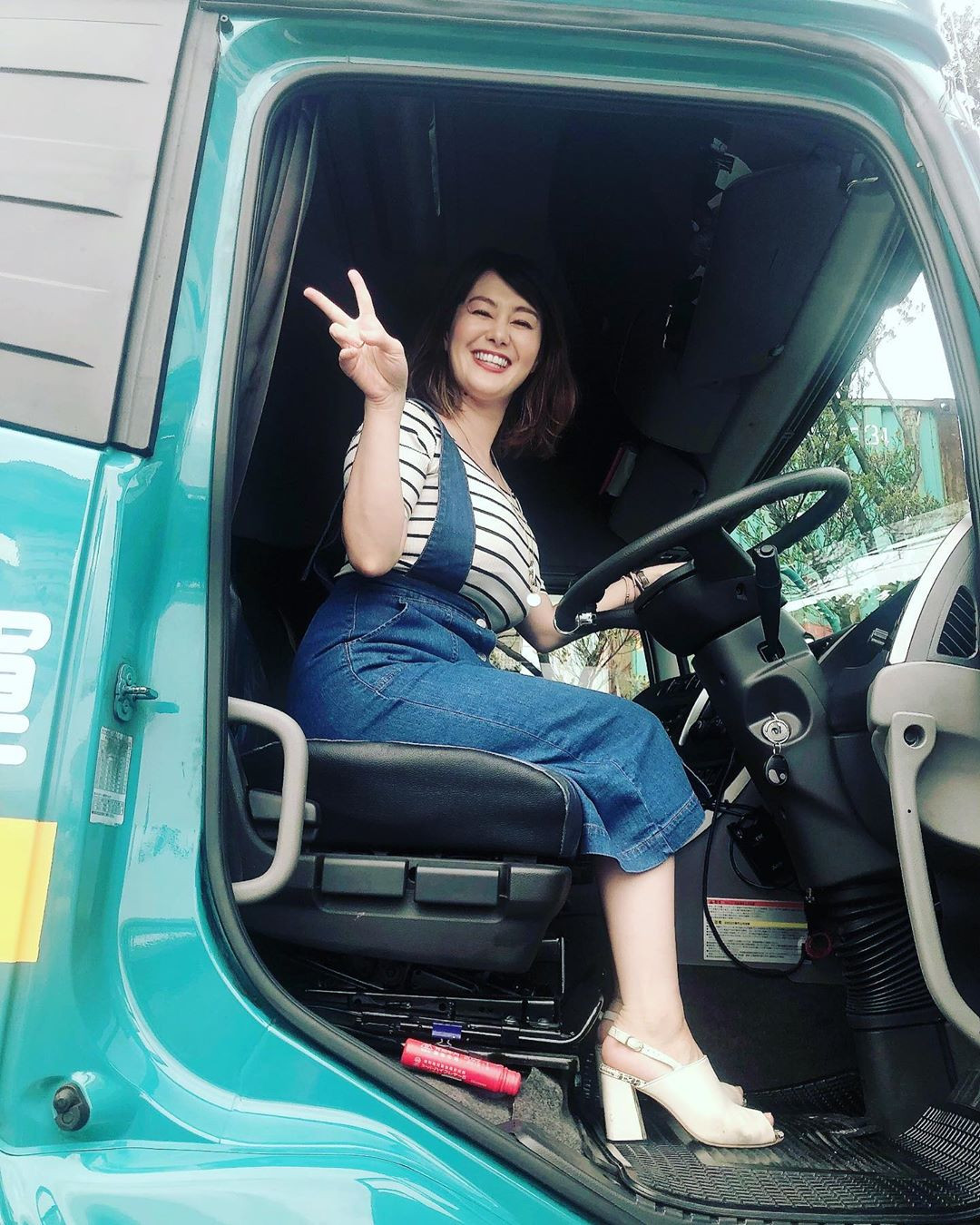 Tuy nhiên, mới đây vì quá yêu thích công việc MC nên Chika lại một lần nữa nộp đơn làm phát thanh viên trong đài truyền hình ở Okinawa.