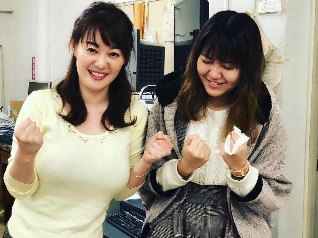 Thậm chí, quá đáng hơn một số tài khoản còn ác ý bịa đặt Chika đã ly hôn 3 lần và có con.