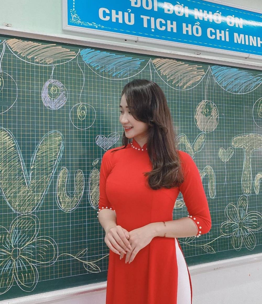 "Cô giáo tiểu học" gây sốt phòng tập vì diện đồ gym quá đẹp Lưu Thị Phương Thảo sinh năm 1994. Người đẹp quê Thái Bình hiện đang dạy tiểu học tại một trường ở Hà Nội nên người ta gọi cô bằng biệt danh "cô giáo tiểu học Thái Bình".