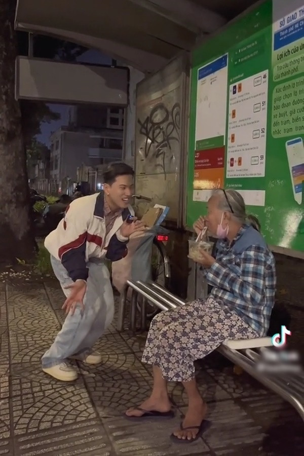 Nhắc tới một trong những nhân vật gây ra nhiều drama nhất trên mạng xã hội trong năm 2022 không thể không nhắc tới Nờ Ô Nô. Từ việc review quán ăn đến việc làm từ thiện của anh chàng đều không nhận được thiện cảm từ người hâm mộ.