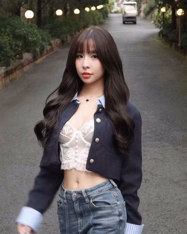 Với làn da trắng sáng, đôi mắt to tròn đầy ấn tượng, cùng đường nét khuôn mặt sắc sảo, hot girl Tammy Phạm đã nhanh chóng chiếm được sự yêu mến của hàng triệu người theo dõi.