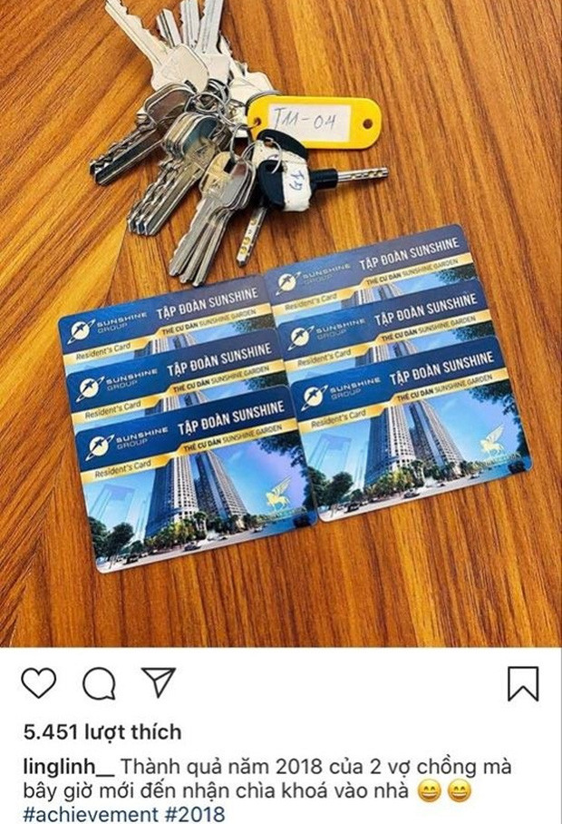 Vẫn chưa hết, hồi tháng 5/2020, Khánh Linh còn tiết lộ rằng thành quả kiếm tiền của 2 vợ chồng trong năm 2018 đã giúp cặp đôi tậu một căn hộ ở khu chung cư đắt đỏ tại Hà Nội.