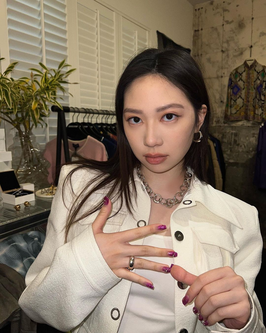 Ở tuổi 19, với gu thời trang gợi cảm, Châu Tế Như được người hâm mộ nhận xét ngày càng hoàn thiện về sắc vóc. Cô được đánh giá có tỷ lệ cơ thể hoàn hảo, vóc dáng thanh mảnh và vòng eo thon nhỏ.